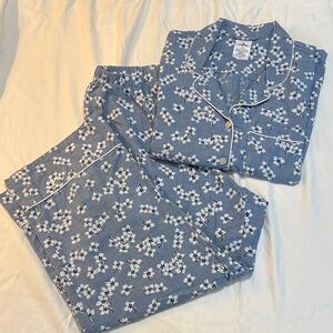 Draper James Lands end  Blue Floral pj’s short sleeve and crop pant.